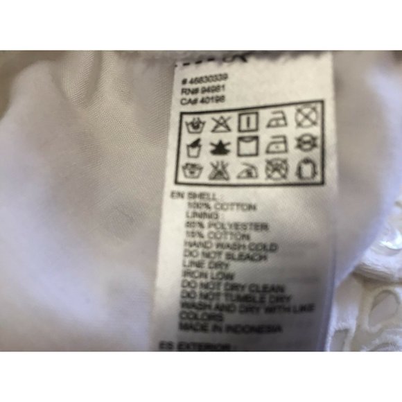 Forever 21 Short Shorts White Small Eyelet Polka Dot Flat Front Pattern Womans - Picture 6 of 6